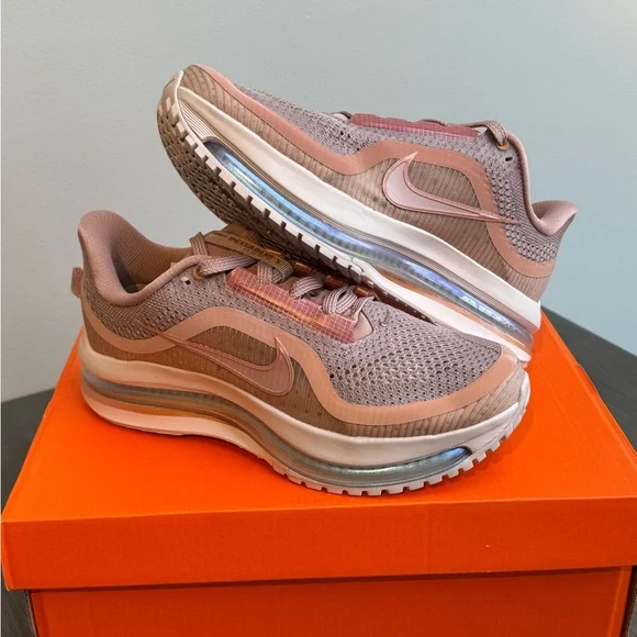 Women’s Nike Pegasus Premium - Picture 1 of 4